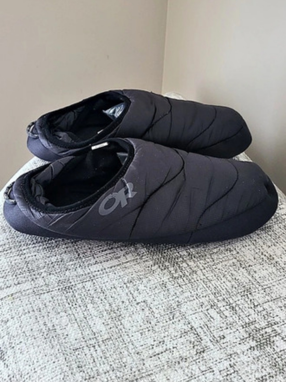 Outdoor Research Tundra Slip-On Aerogel Booties Black